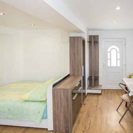 Apartmán Andrije Buvine *